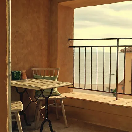 Ξενοδοχείο La Ponche 5*