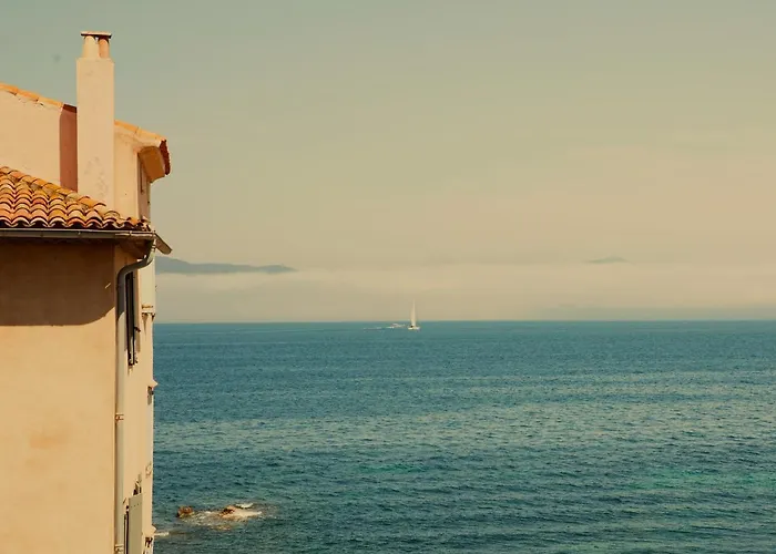 Готель La Ponche 5*