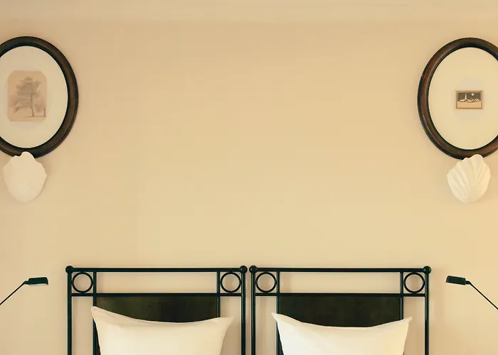 Готель La Ponche 5*