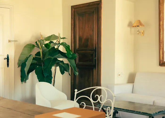 Готель La Ponche 5*