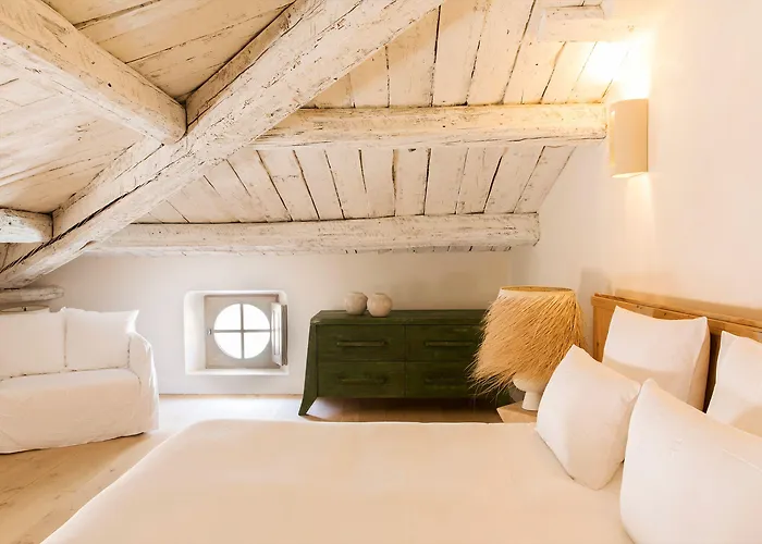 Готель La Ponche 5*