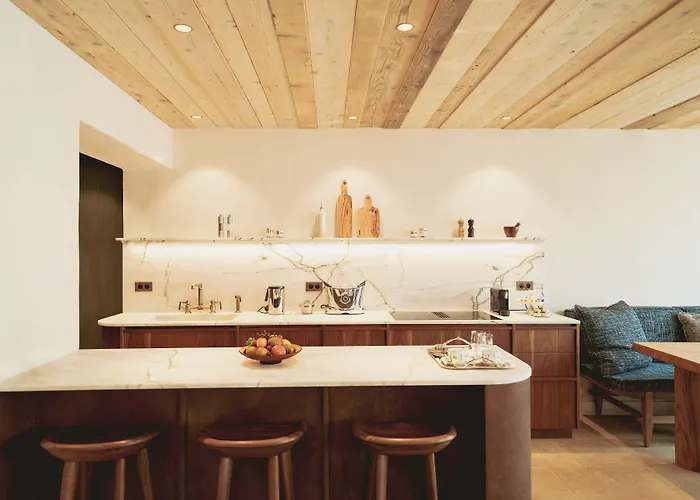 Готель La Ponche 5*